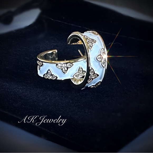 πWhite Inlay Earrings Floral Motif, Stones, Pierced Earrings Gold Plated Clover - Picture 3 of 5